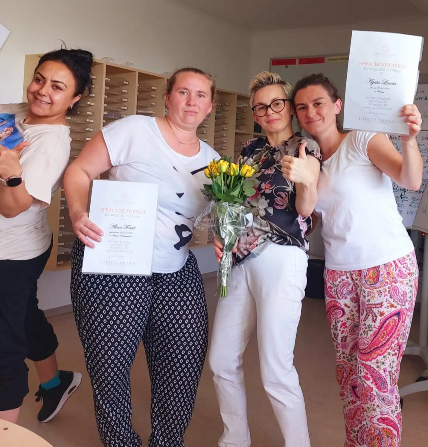 Linguana die Sprachschule - Menschen mit Zeugnissen